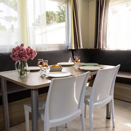 Mobil-home Convivial Avec Vue Sur - Campsite